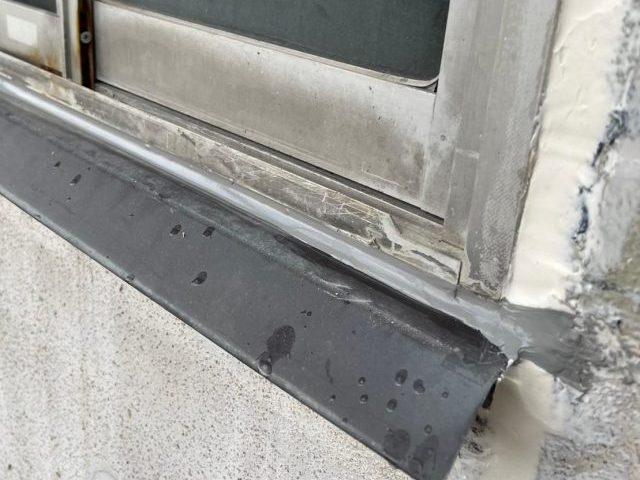 明石市のサッシ周りのシール補修